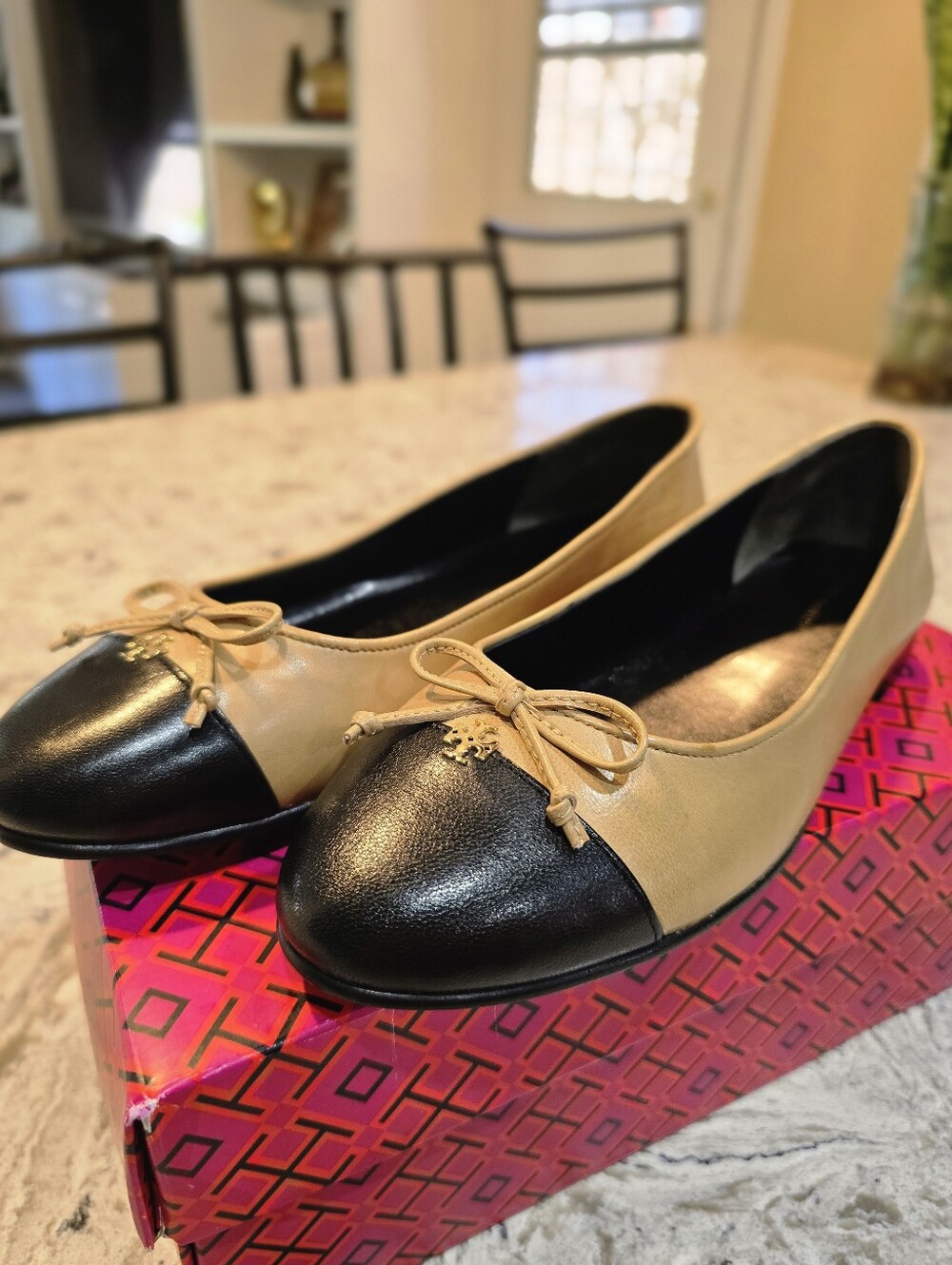 Tory Burch Cap-Toe Ballet Flats Ginger Shortbread/ Perfect Black Size 6.5 - Picture 4 of 14
